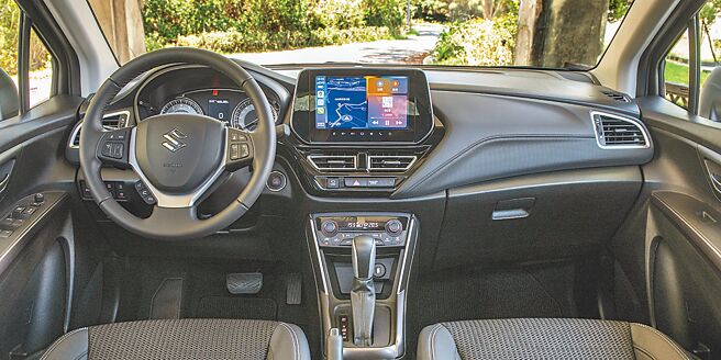 内装以皮质、塑料搭配，带来高质感座舱氛围。（陈大任摄）