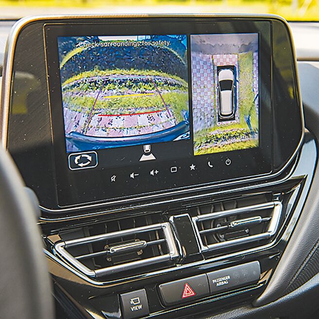 全景辅助系统提供驾驶者360度视野。（陈大任摄）