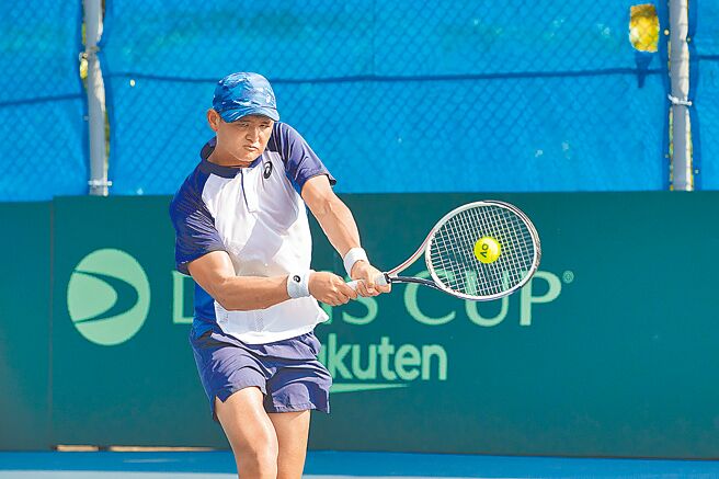 中华队吴东霖昨在第4点单打直落二击败香港队黄泽林。（中华网协提供）