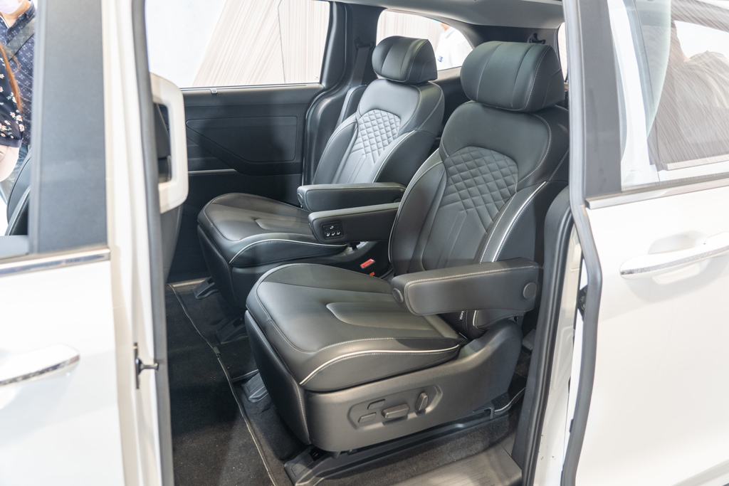 GLT-B車型第二排VIP座椅具有電動調整/加熱/通風/電動腿靠功能。(圖/2gamesome提供)