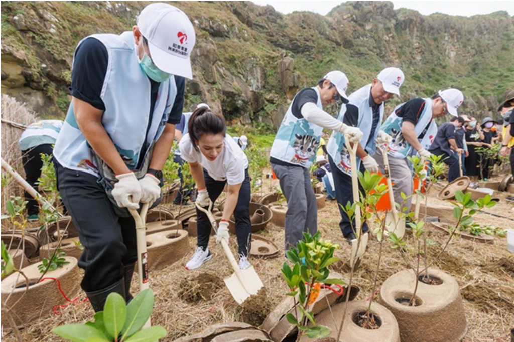 和泰集團同仁9/20於基隆環保復育公園志工植樹，達成保護台灣海岸林與減碳的目標  (圖/和泰集團)