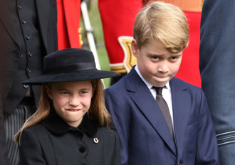 影》女王葬禮悄悄話 小公主夏綠蒂向哥哥說了什麼