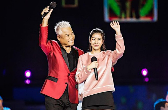 巫启贤22岁爱女巫咏欢亮眼外型成为网友关注焦点。(happymoosic IG)