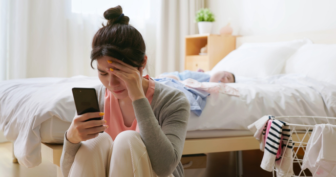 闺蜜出游遇强震，5人急Call男友，单身妹崩溃。（图／shutterstock）