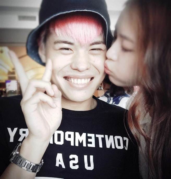 圣结石与老婆嘟嘟结婚7年，感情幸福甜蜜。（星恒娱乐提供）