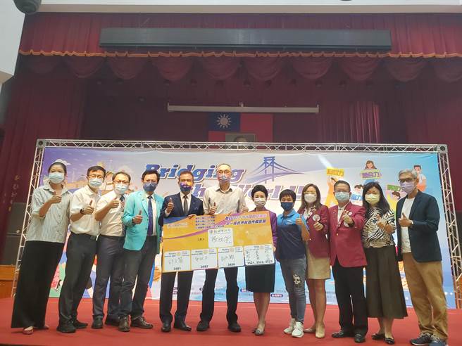 新北市教育局今與國際扶輪社續簽2023至2026年度「國際交換生單一媒合平台」合作備忘錄。（新北市教育局提供／李奇叡新北傳真）