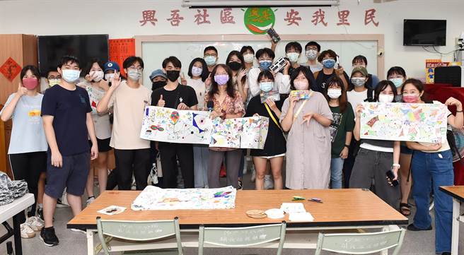 静宜学生参与「大学社会责任实践（USR）计画」，也启发对长者的付出及关怀。（静宜大学提供）