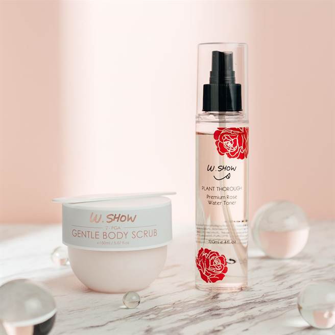 滿額贈情境 玫瑰水7000滿額贈 沐浴煥膚去角質霜3700元滿額贈。（Ｗ.SHOW提供）