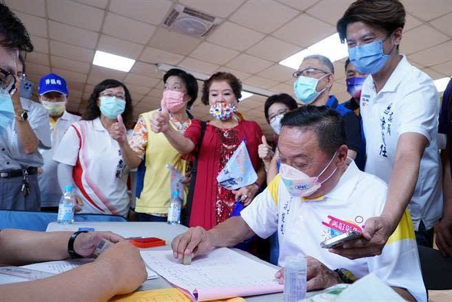 游振雄说，相信市民朋友都在看眼里，未来也会持续与民合作，共创双赢。（本报资料照片）