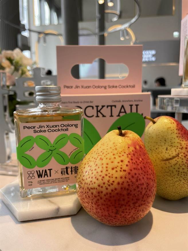 贰楼携手WAT推「SF-2清春露鸡尾酒」，现2杯优惠价499元。（朱世凯摄）