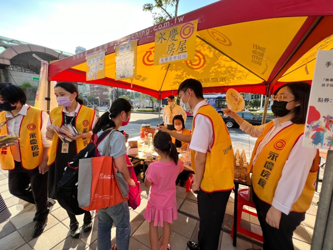 永慶房屋熱心協辦五新嘉年華活動，提供所需帳篷，助活動圓滿順利。（圖/永慶房屋提供）