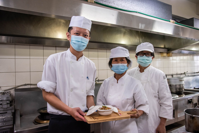 嘉南药理大学开办多类职训课程，让待业者能在短时间内取得最实用之就业技能。(图片/嘉药大学提供)