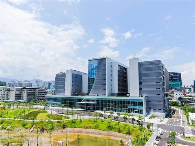 新北市府提供新店宝高一期土地给塭仔圳厂商进驻，未料没有相关厂商进驻，地方议员质疑，新店宝高一期园区楼地板面积仅有7％释出给中小企业，盼宝高二期能释出更多土地给中小企业。（新北市经发局提供）