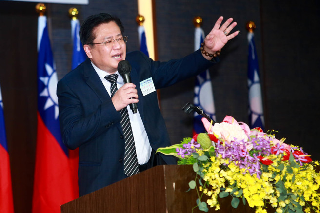 中华民国商业总会20日举行第十一届第二次会员代表大会，理事长许舒博（图）会前受访时表示，希望政府尽快开启国门不要再拖了、不要自我封闭，让老百姓早日恢復正常生活。（陈信翰摄）