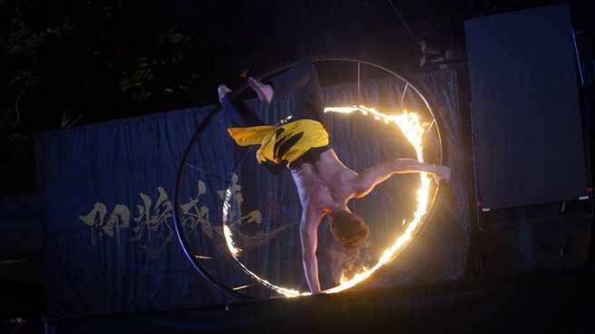 家喻户晓的纸风车剧团将为民眾带来完全不一样的表演，民进党籍南投县长参选人蔡培慧表示，即将成真火舞团【火尔摩莎Firemosa】将在下周五30日在南投县名间乡展开。（取自纸风车文教基金会）