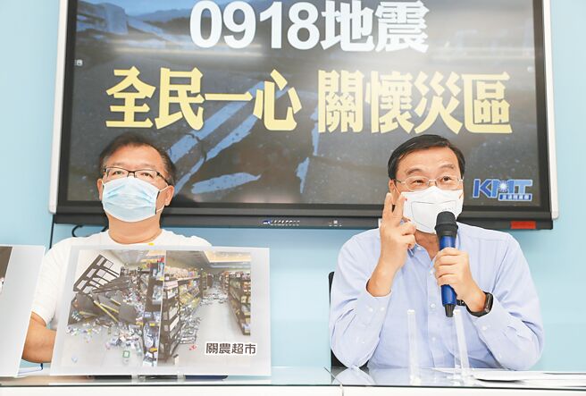 气象局地震测报中心主任陈国昌表示，推测地震密集发生的阶段已经过去。图为国民党立院党团19日举行「0918地震 全民一心 关怀灾区」记者会，党团总召曾铭宗（右）呼吁蔡政府不分蓝绿一起来救灾。（季志翔摄）