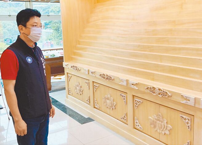 新北市中和区纳骨堂「一位难求」，拟定新建的纳骨塔最快也得耗时4年，短期牌位短缺问题未解，经新北市议员金瑞龙争取，市府决定先增设2886个牌位，预计10月后就能启用。（金瑞龙提供／李奇叡新北传真）