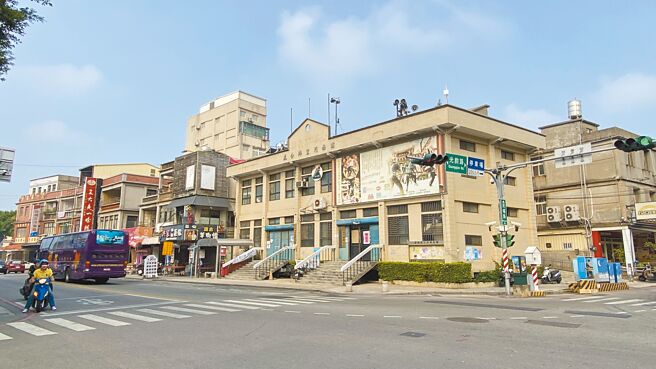 金门县金城镇西南门里公所暨周边地区位处经济中心，未来完成都更后，可望带动周边商圈经济起飞。（于家麒摄）