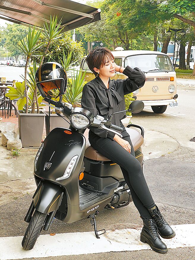 即日起至10月31日，订购Spring 125 B&W版现扣3000元再享安驾险保障1年期。（PGO提供）