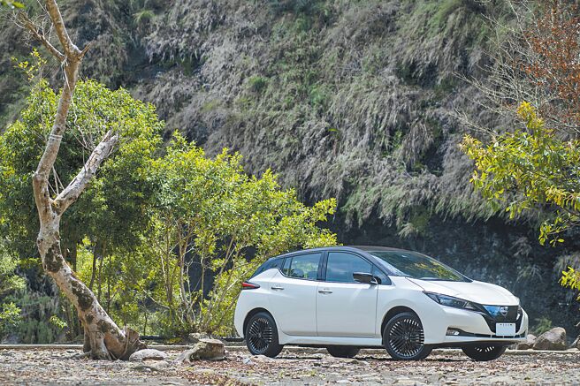 2023年式NISSAN LEAF轻旅版售价125万元、长程劲化版139万元。（陈大任摄）