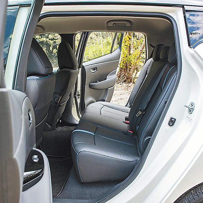 前后座均升级为高质感皮椅。（陈大任摄）