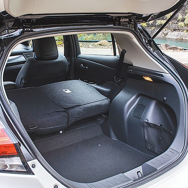行李厢容量435L，可透过前倾后座椅背，扩增载物机能。（陈大任摄）