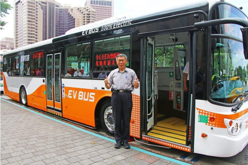 現階段已有 336 輛純電公車上路！台北市宣告 2030 年公車要全面電動化 (圖/DDCAR)