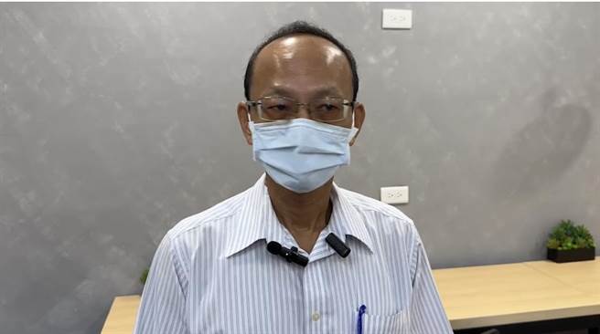 法务部矫正署第二监狱副典狱长黄坤芳今天出面说明当时情况。（张毓翎摄）