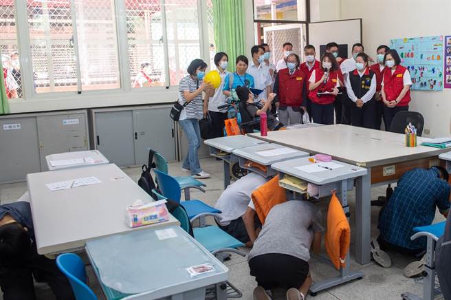 蔡英文总统今天到花莲特教学校了解身障生地震避难演练情况。（教育部提供／林志成台北传真）