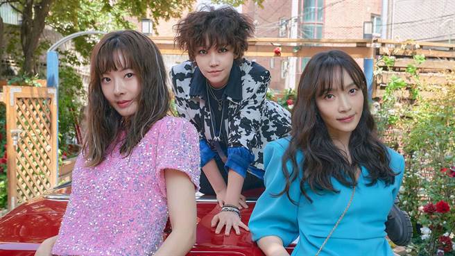 尹素怡（左起）、李幼梨、李敏英在剧中从学生时代开始陪伴彼此到要迈入40岁。（ 龙华电视提供）