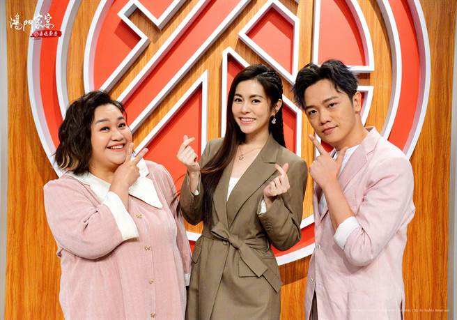 锺欣凌（左起）、任容萱、索艾克。（卫视中文台提供）