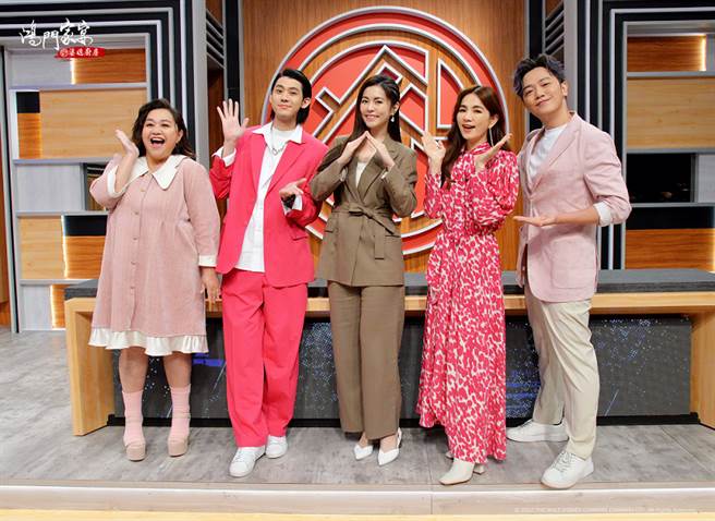 锺欣凌（左起）、李玉玺、任容宣、Ella、索艾克。（卫视中文台提供）