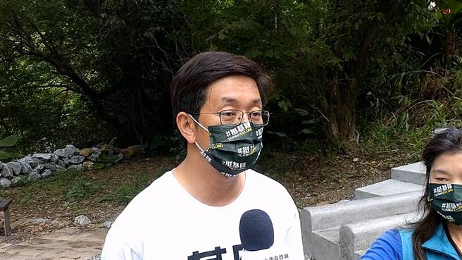 民进党基隆市长参选人蔡适应认为，谢国梁提出的赠送Gogoro政策，是刻意诈骗年轻人。（张志康摄）