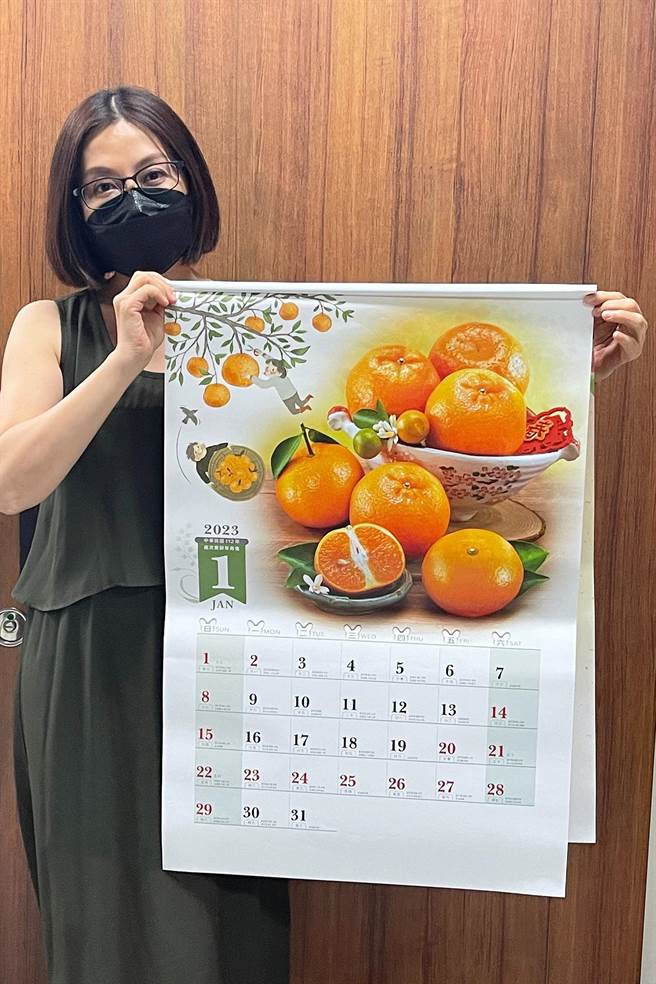 县府24日在竹北市新瓦屋举办「竹县市集 新鲜go!」活动，将展售13乡镇市新鲜农产品和特色伴手礼，民眾只要购买满500元，即可兑换精美2023年水果月历。（新竹县政府提供／罗浚滨新竹传真）    新竹县是全国最早推动农产品地产地销的县市，2007年时任农业处长的范国铨，辅导竹北市农会成立第1个新农民市场，新埔镇和关西镇农会接续成立，成为农委会向各县市