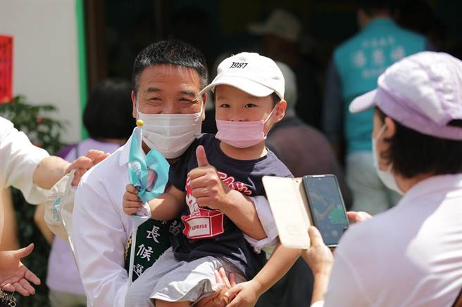 民進黨提名苗栗縣長參選人徐定禎頭份競選總部21日上午正式掛牌運作。（徐定禎競選總部提供／謝明俊苗栗傳真）