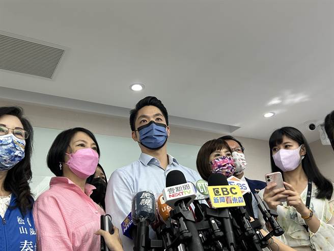 国民党台北市长参选人蒋万安今天出席出席台北市商业总会座谈会。（杨亚璇摄）