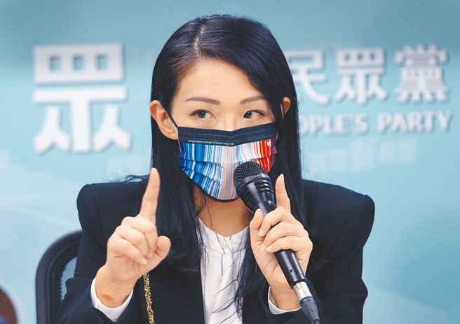 民眾党新竹市长参选人高虹安被控博士论文抄袭，昨（20）日开记者会澄清。（图／范扬光摄）