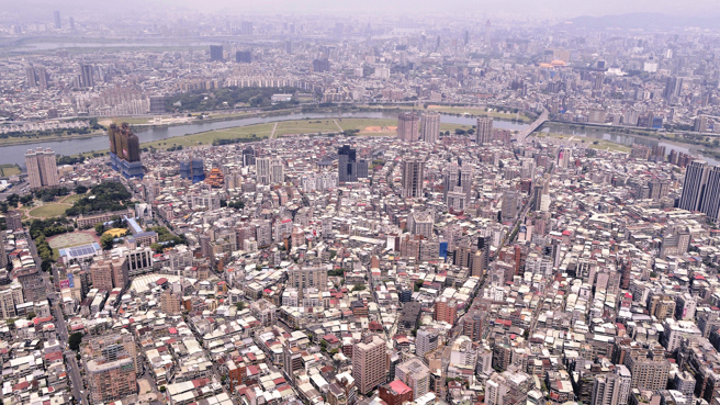 安信建经清点台北市近年5大烂尾楼动态，预估合计案量逾百亿元以上。（图/信义房屋提供）