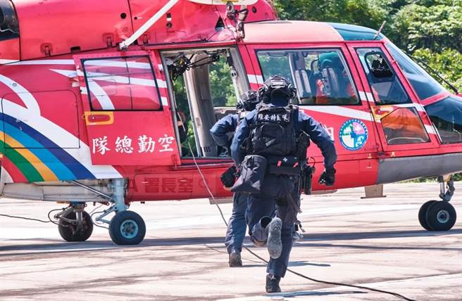 警政署結合空勤總隊進行反恐演練。（警政署提供）