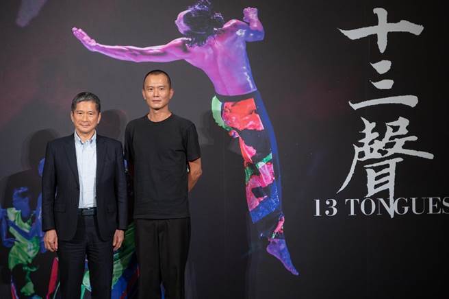 云门舞集因疫情限制已有两年多未能出国巡演，今年在文化部和驻美文化据点协助下，10月开始将带着艺术总监郑宗龙作品《十三声》到美国演出。左为文化部长李永得，右为云门舞集艺术总监郑宗龙。（云门舞集提供）
