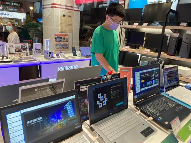 TrendForce：2023年OLED手机面板渗透率破五成	。(陈柔蓁摄)