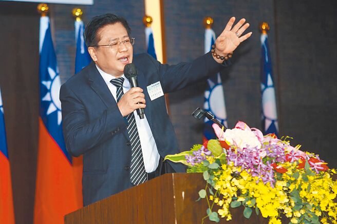 中华民国商业总会20日举行第十一届第二次会员代表大会，理事长许舒博（图）会前受访表示，稍早前与蔡英文总统见面，过程中曾呼吁总统尽早国门开放，不要再拖了、不要自我封闭，让老百姓早日恢復正常生活。（陈信翰摄）