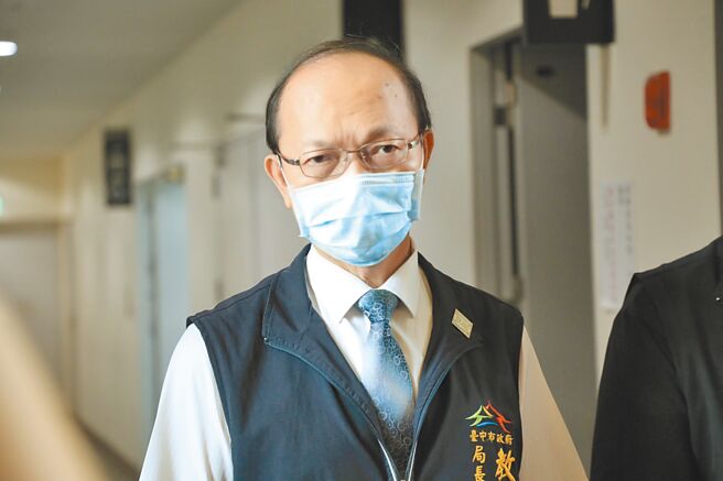 台中市教育局长杨振升20日出面说明狼师案最新进度。（张亦惠摄）