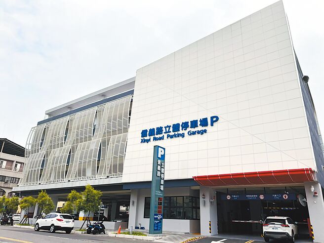 屏東市近年建多處立體停車場，被發現使用率不高。（林和生攝）