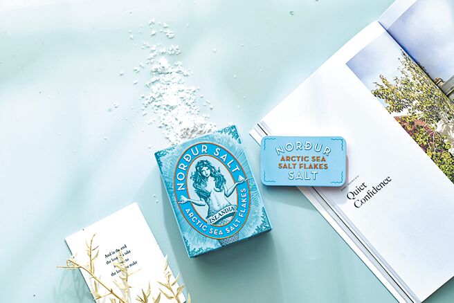 SOGO復兴馆冰岛NORDUR女神海盐片，纸盒款220元。（SOGO提供）