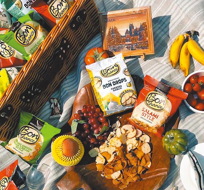 微风超市「立陶宛生活节」集结了包含巧克力、饼乾、饮料、零嘴、即食浓汤等立陶宛特色商品。（微风提供）