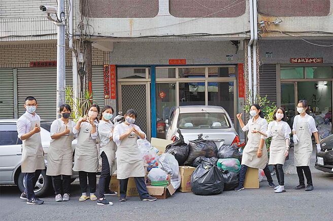 居家整聊室提供到府服务，「整聊师」人数可依需要调整。（居家整聊室提供）
