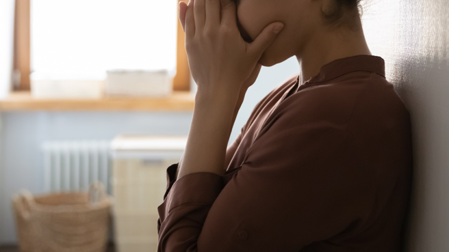 一名女網友表示，和老公在一起9年，下個月就要辦婚禮，兩人交往期間有發現老公有抽菸。（圖／示意圖，達志影像）