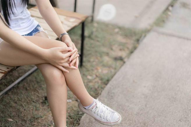 有研究表明翘脚会伤身。（示意图/Shutterstock）
