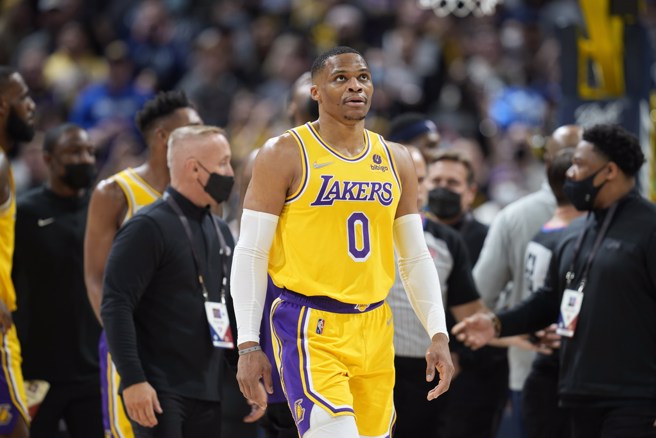 韦斯布鲁克看来新球季还是会继续留在湖人打球了。(美联社资料照)